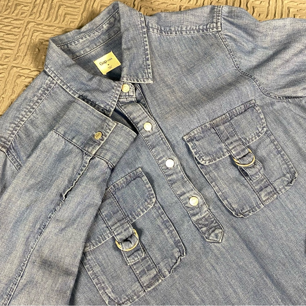 Gap 1969 Denim Look Cotton Blend Blouse Size Medium EUC
